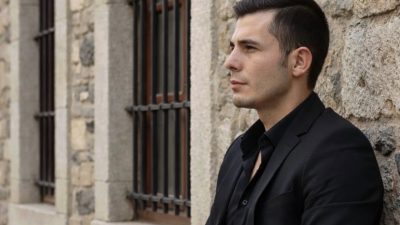 Türk müziğinin genç ve üretken isimlerinden Alaaddin Kahya, 2009 yılında